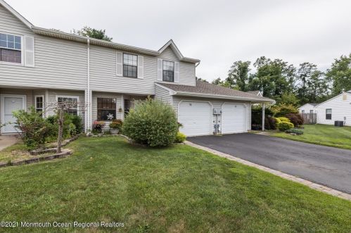 94 Harbor Cir, East Freehold, NJ 07728-3735
