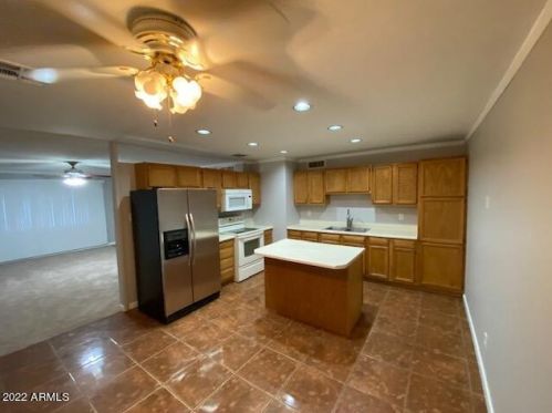 5245 Country Gables Dr, Glendale AZ  85306-3921 exterior