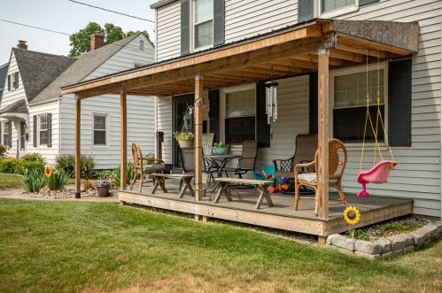 891 Bon Air Dr, Hermitage, PA 16146-3511