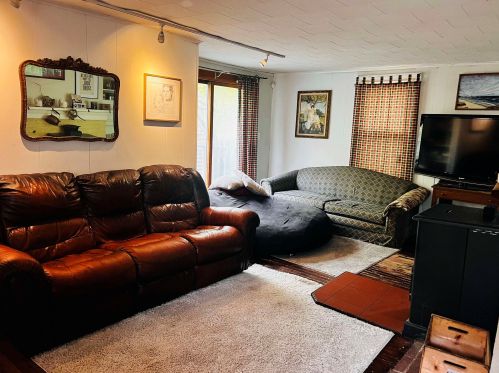 22 Snow Ave, Hinsdale NH  03451-2543 exterior