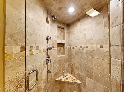 1660 Linwood St, San Diego CA 92110-2830 exterior