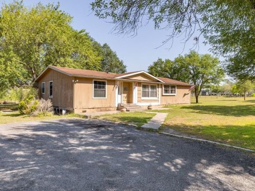 100 Stephanies Trl, Uhland, TX 78640-8911
