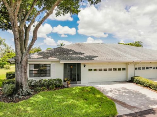 2423 Lancaster Dr, Ruskin, FL 33573-6510
