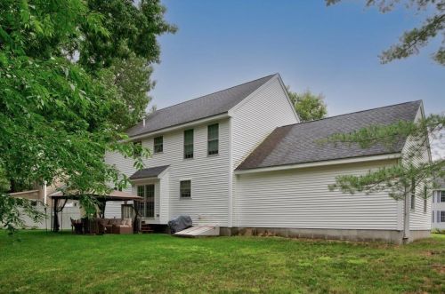 7 Lenox St, Somersworth NH  03878-1849 exterior