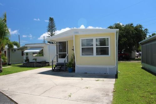 6 Helen Ln, Fort Myers Beach, FL 33931-2940
