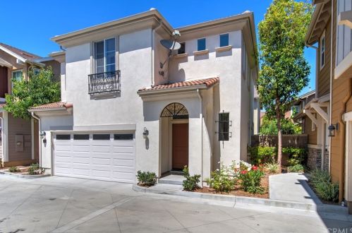 68 Stratus Ln, Tustin, CA 92782-6521