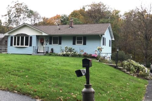 130 High Barney Rd, Middletown, NY 10940-6640