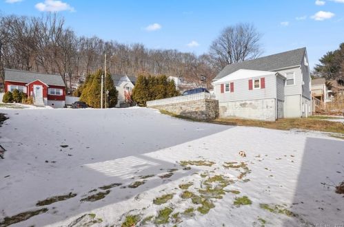 69 Emmett Ave, Derby CT 06418-1231 exterior