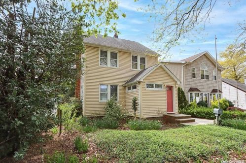 10 Walnut St, Westbury, NY 11590-1926