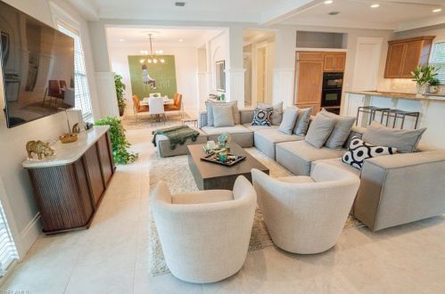505 101st Ave, Naples, FL 34108-3202
