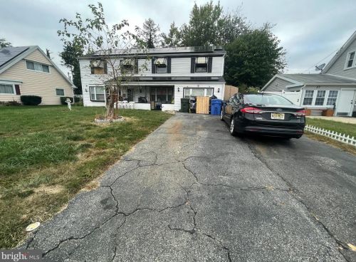 33 Shetland Ln, Willingboro, NJ 08046-1010