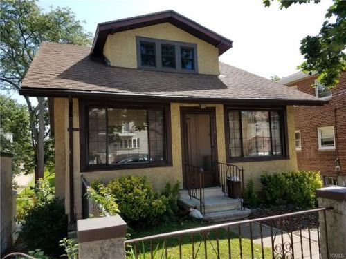 1518 Dwight Pl, Bronx, NY 10465-1122