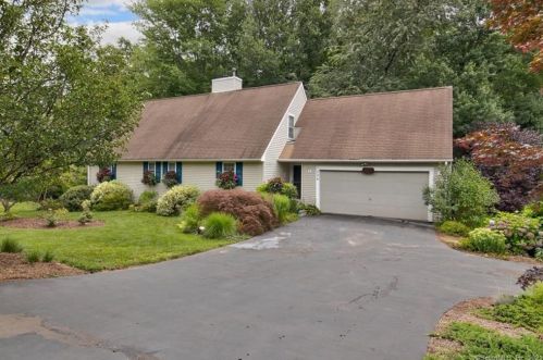 726 Griswold St, Glastonbury, CT 06033-1228
