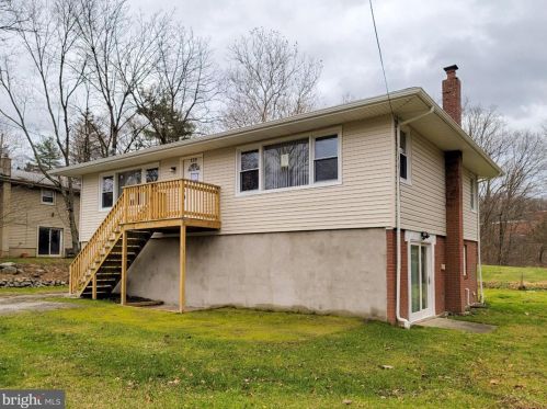 328 Durban Ave, Hopatcong, NJ 07843-1000