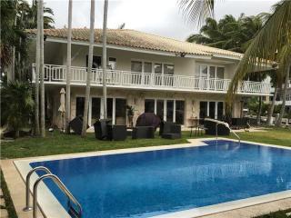 3577 Stewart Ave, Miami FL  33133-6828 exterior