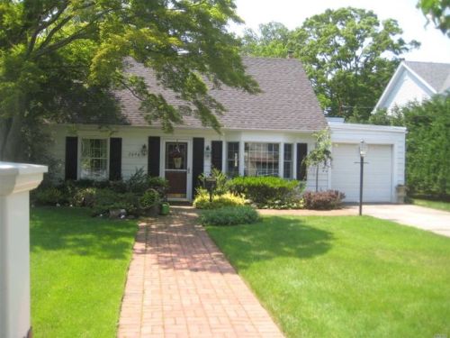 2094 North Dr, Seaford, NY 11783-2235