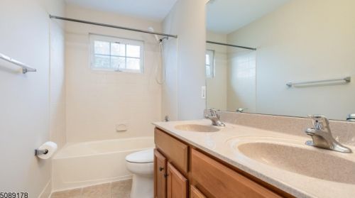 31 Vail Ln, Flemington NJ  08822-3453 exterior