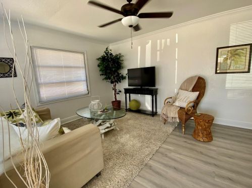 9681 Park Lake Dr, Pinellas Park FL  33782-3561 exterior