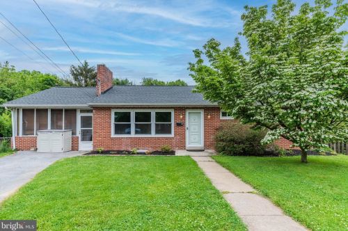 4 Beaver Rd, Camp Hill, PA 17011-7404