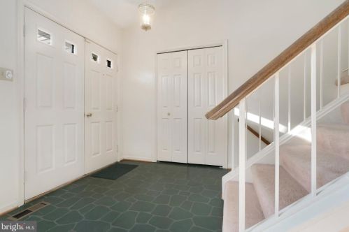 9506 Harrowhill Ln, Springfield, VA 22015-1525