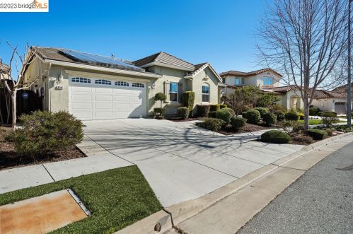 9744 Golden Sky Way, Gilroy CA  95020-9663 exterior