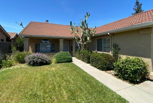 2586 Bordona Dr, Riverbank, CA 95367-2794