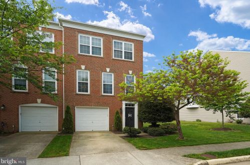 8231 Singleleaf Ln, Lorton VA  22079-5634 exterior