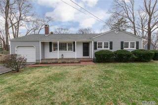 4 Pine St, Brookhaven, NY 11719-9409