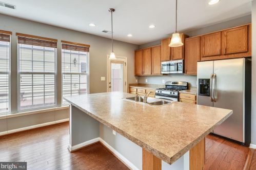 9326 Alvyn Lake Cir, Bristow, VA 20136-6152