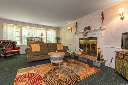 209 Country Rd, Mount Sinai NY  11766-1509 exterior