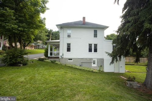 890 Locust St, Mount Wolf, PA 17347-9767