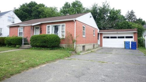 241 Tracy Ave, Waterbury, CT 06706-2521