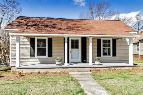 817 Plaid St, Burlington, NC 27215-2221