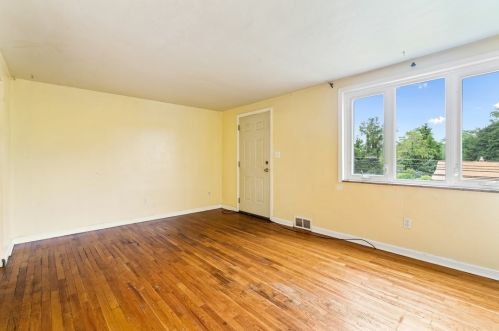 243 Lynnwood Dr, Pittsburgh, PA 15235-4314