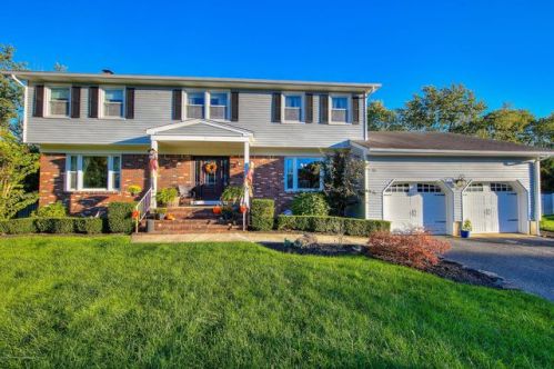 14 Kimberly Dr, Tinton Falls, NJ 07712-3319