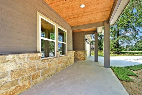 80 Hillsborough Dr, Huntsville, TX 77340-1416