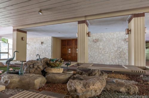 2802 46th Ave, Hollywood FL  33021-2927 exterior