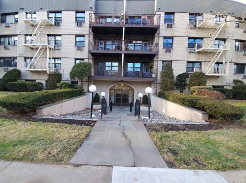 2261 Palmer Ave, New Rochelle NY  10801-2930 exterior