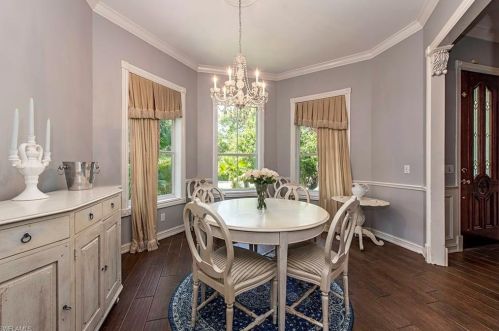 9422 Vanderbilt Dr, Naples FL  34108-2309 exterior