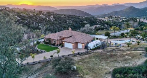 550 Old Stagecoach Run, Alpine CA  91901-1478 exterior