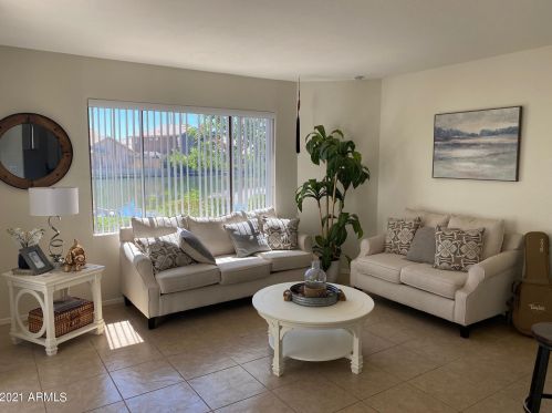 517 Marina Dr, Gilbert AZ 85233-6613 exterior