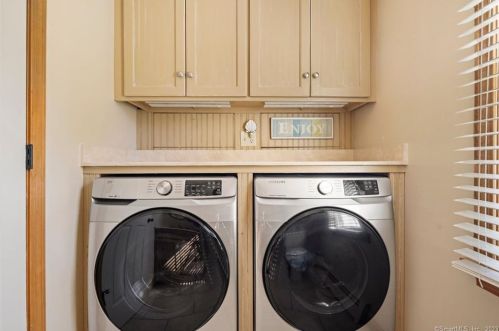 10 Wedgewood Ln, Wapping CT 06074-1580 exterior