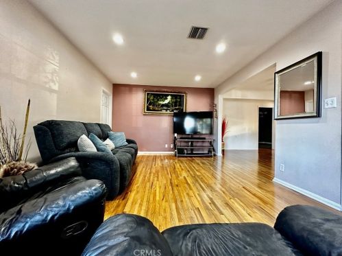 8154 Wakefield Ave, Van Nuys CA  91402-5329 exterior