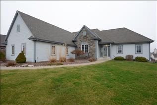 4462 High View Dr, Hales Corners, WI 53132-7919