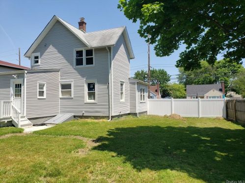 134 Clinton Ave, Bayshore, NY 11706-6422