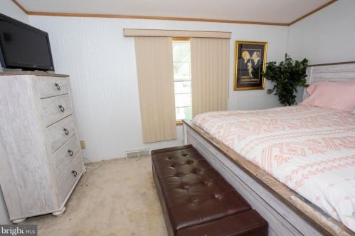 266 Tony Cir, West Deptford NJ  08051-1948 exterior