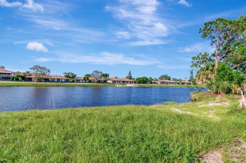 5753 Spindle Palm Ct, Delray Beach FL  33484-2075 exterior