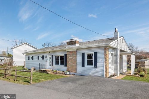 189 Funk St, Strasburg, VA 22657-2403