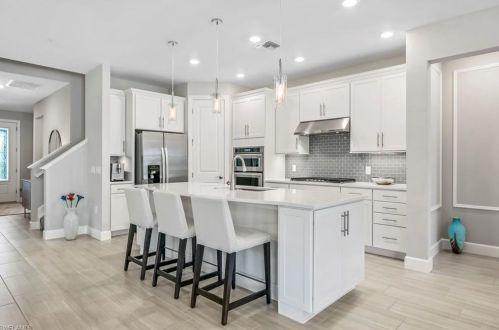 2727 Aviamar Cir, Naples FL 34114-9756 exterior