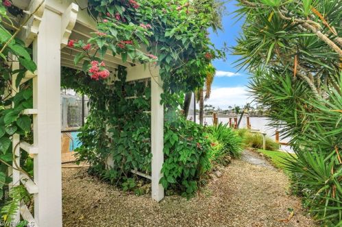 3810 1st Pl, Cape Coral FL  33904-4803 exterior